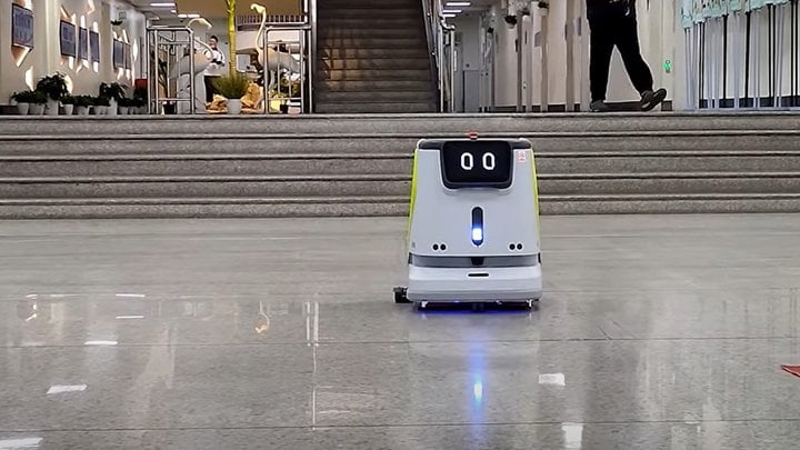 Exploring commercial‑grade robotic vacuum cleaners for hotel environments